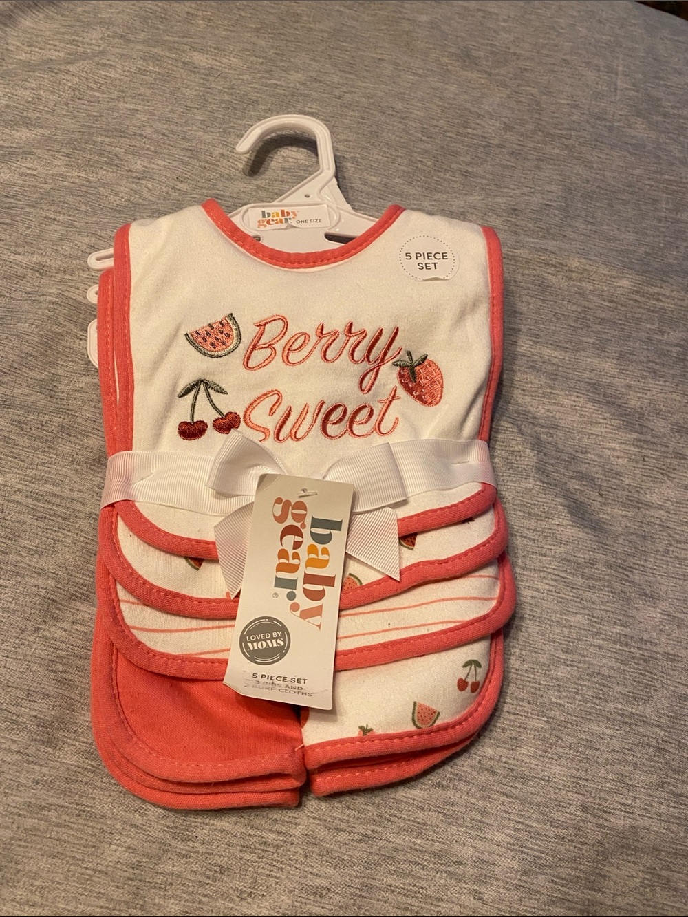 Baby Gear 5 Piece Set Love by Moms 3 Bibs & 2 Burp Cloths Pink & White NWT